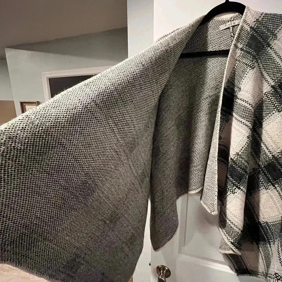 Lola Shawl - OS - Picture 5 of 6